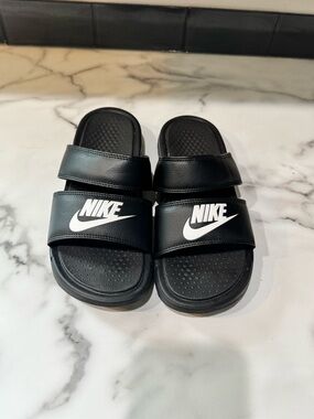 Nike Benassi Duo Ultra Women's Sandals Size 9 Black White Slide 819717-010 MINT
